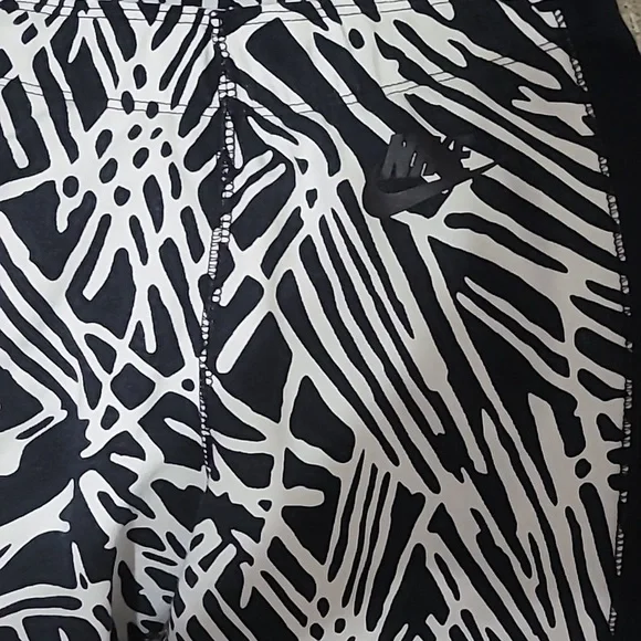 NIKE Leggings - Picture 2 of 6